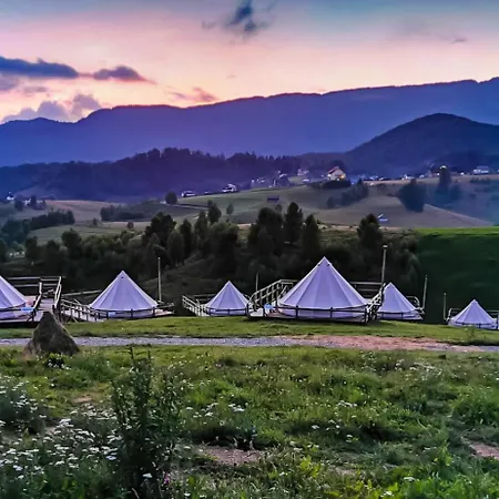 Ursa Mica Glamping Resort Sirnea